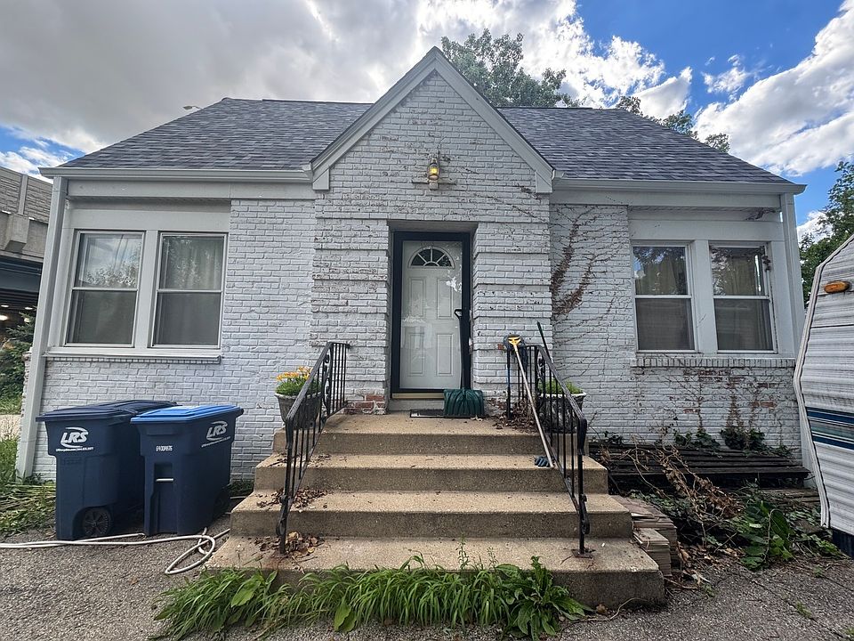 1st image of 800 E Touhy Ave