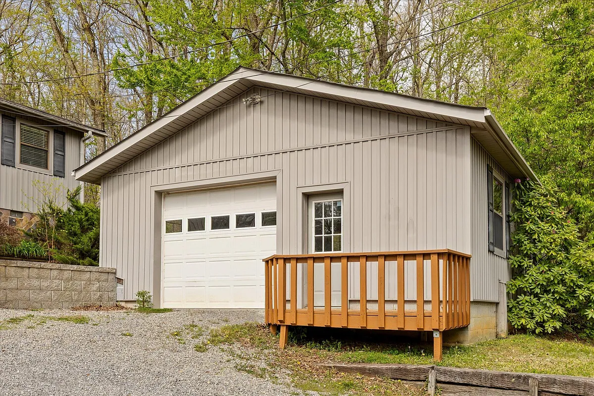 Building Photo - 429 Saint Simon Trl