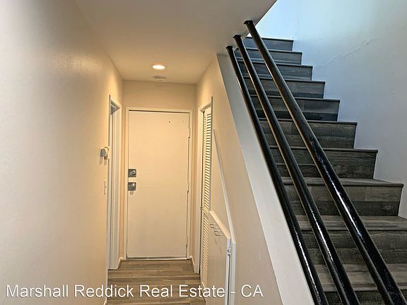 4th image of 820 Bay St Unit 3