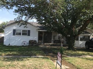 1155 W Lynn St, Slaton, TX 79364