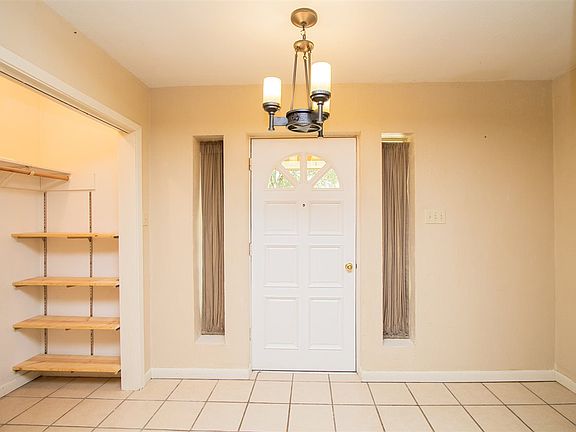 3rd image of 7010 Wildwood Dr