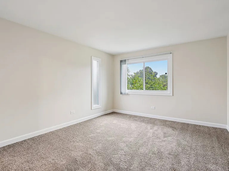 Crystal Lake Apartments — Photo 38