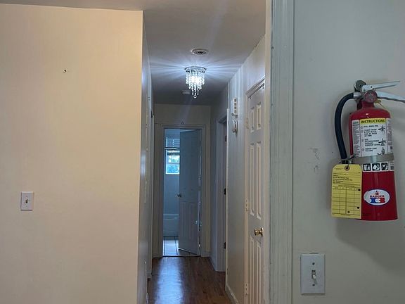 3rd image of 7 Manning Ave Floor 2