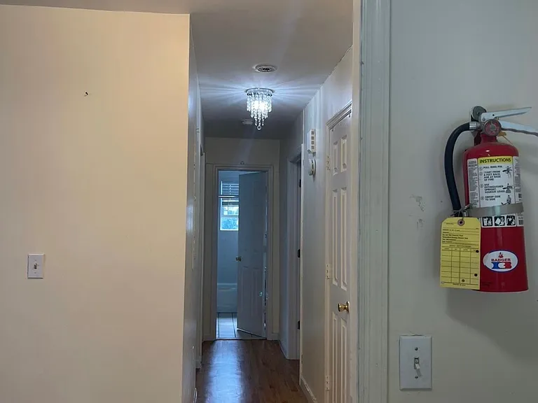 7 Manning Ave #2 — Photo 3