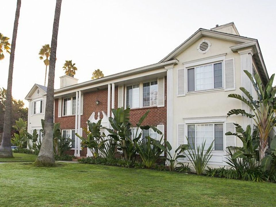 1st image of 12000 Moorpark St #2