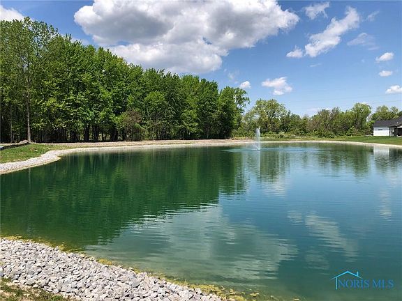 3rd image of 11166 Whitetail Way