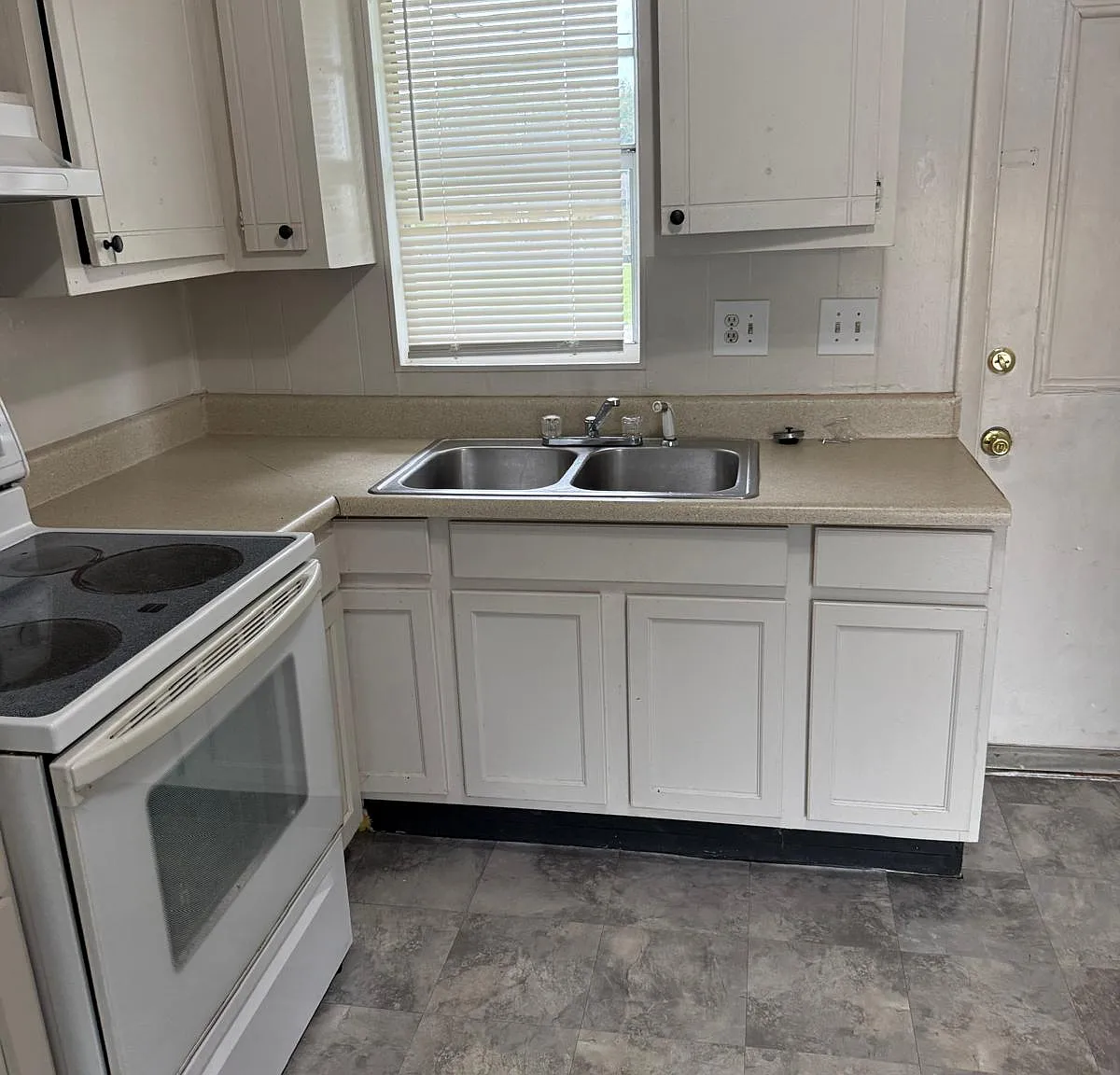 2 bed, 650 sqft, $995 — Photo 2