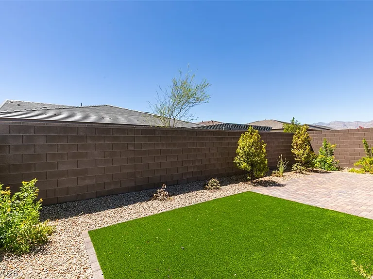 9569 Sunset Fire Ln — Photo 34