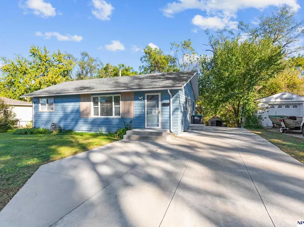 1621 Cole Creek Dr, Omaha, NE 68114