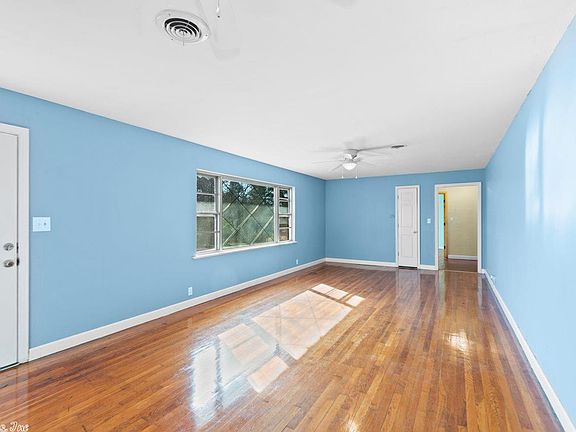 2nd image of 1107 Oak Grove Ave