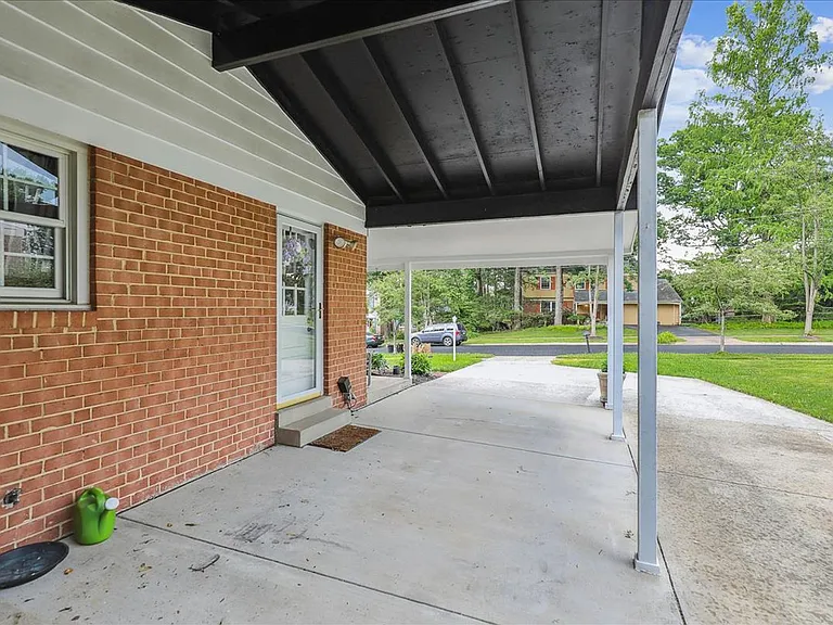 1397 Canterbury Way — Photo 9