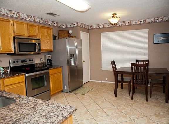 5th image of 10221 Burgundy Dr