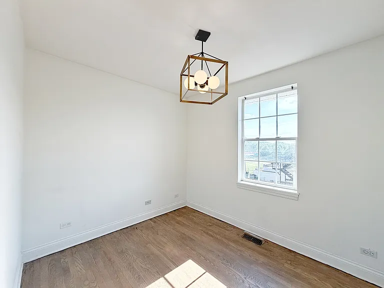 2427 W Grenshaw St #2 — Photo 23