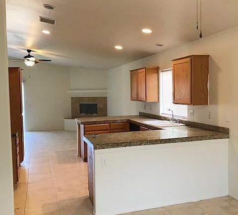 4th image of 12887 Deodar Ave