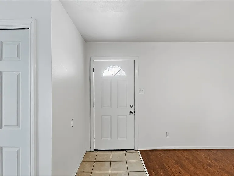 1521 Hawk Tree Dr — Photo 4