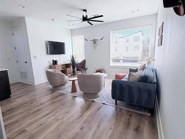 1417 Kramer Ln #24 — Photo 12