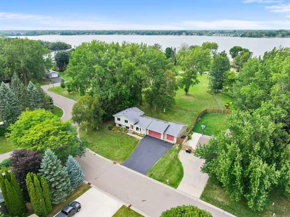 1555 Lamotte Cir, Lino Lakes, MN 55038
