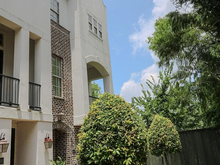 2037 Fannin Sta N — Photo 38