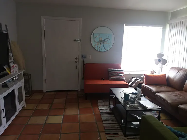 209 S Ventura Rd — Photo 2