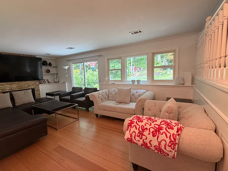 580 Adaway Ave SE — Photo 3