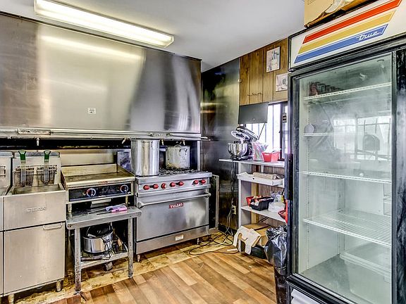 5th image of 2702 Edison Ave