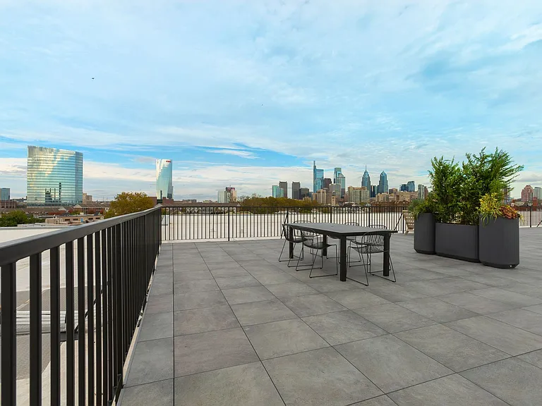 Graduate Pointe — Photo 118