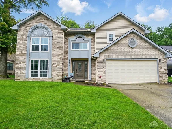 8697 Deer Valley Dr, Huber Heights, OH 45424