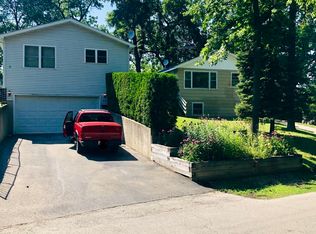 552 N Ravine Dr, Round Lake Park, IL 60073