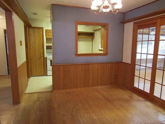 2nd image of 2513 Bamboo St