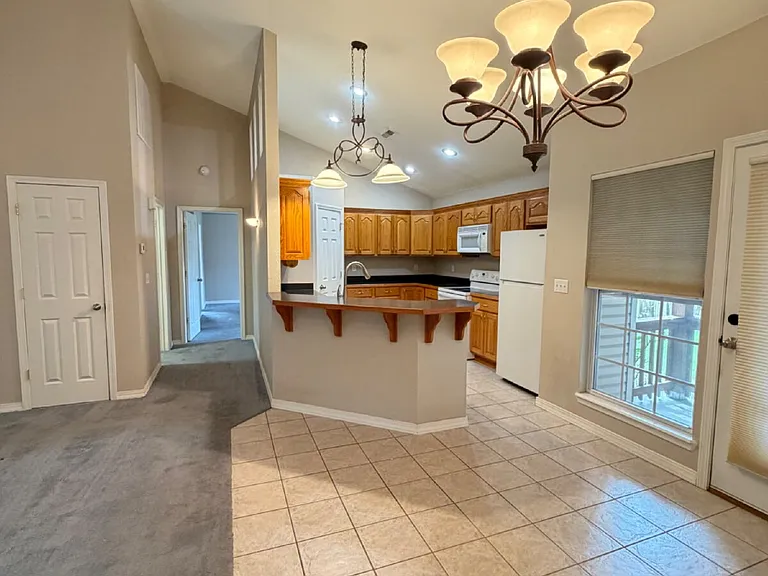 285 Willowbrooke — Photo 4
