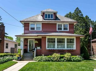 975 S Grandview Ave, Dubuque, IA 52003