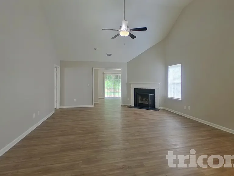 7715 Hidden Creek Dr — Photo 3