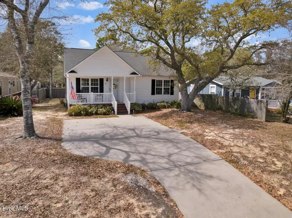 215 NE 70th Street, Oak Island, NC 28465