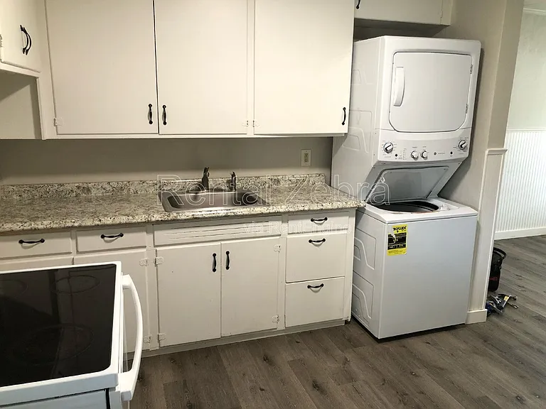 1332 NE Del Norte Ave — Photo 8