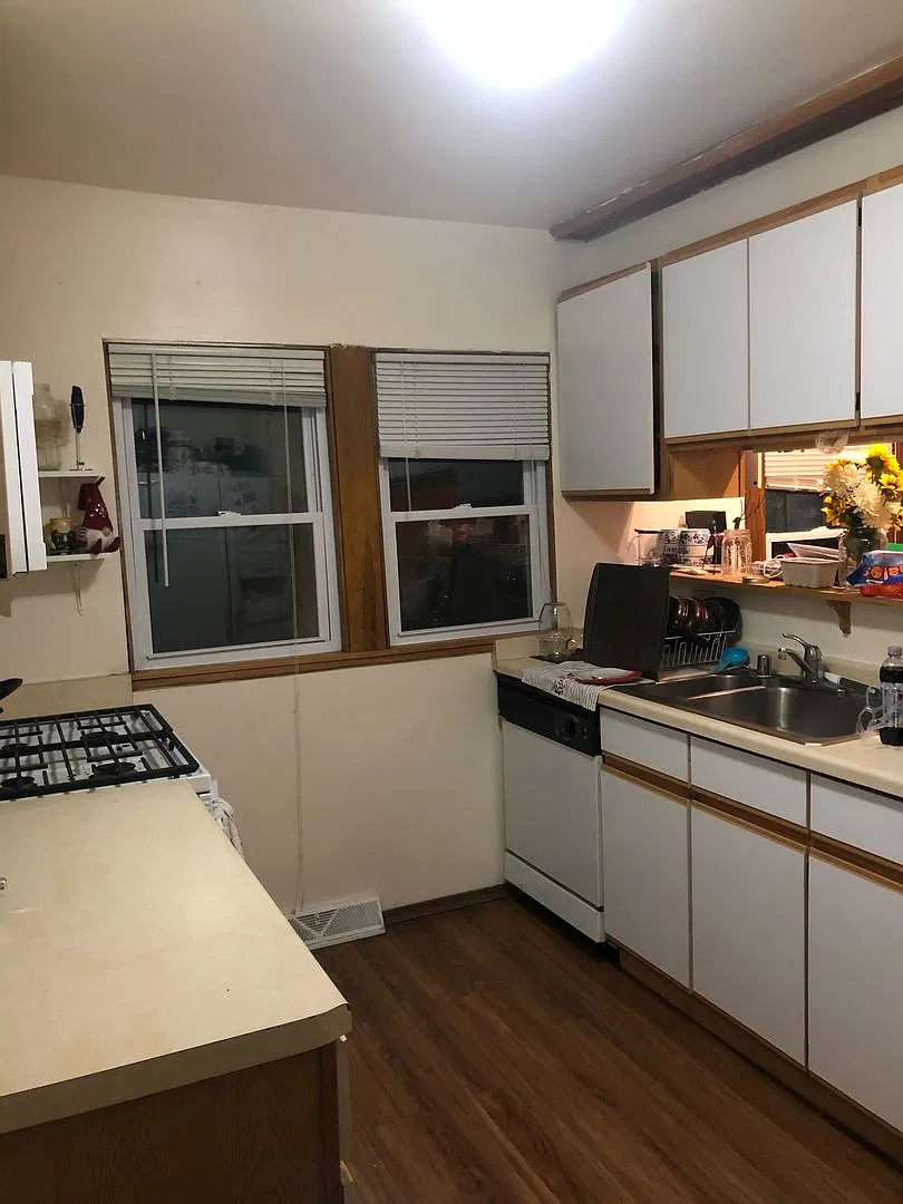 Regent/Mills - 4 bed/2 bath House with parking and A/C! — Photo 4