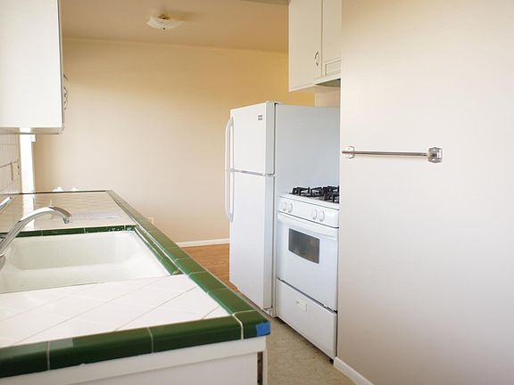 5th image of 350 Richardson Dr APT I