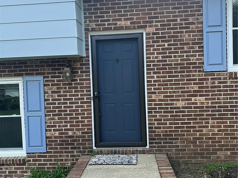 1215 Patrick Dr — Photo 2