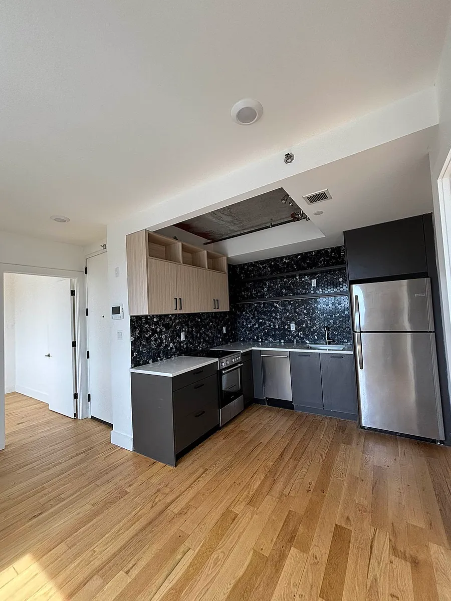 Building Photo - 200 Linden Blvd #8A