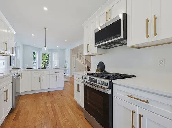 26 Pleasant St, Beverly, MA 01915