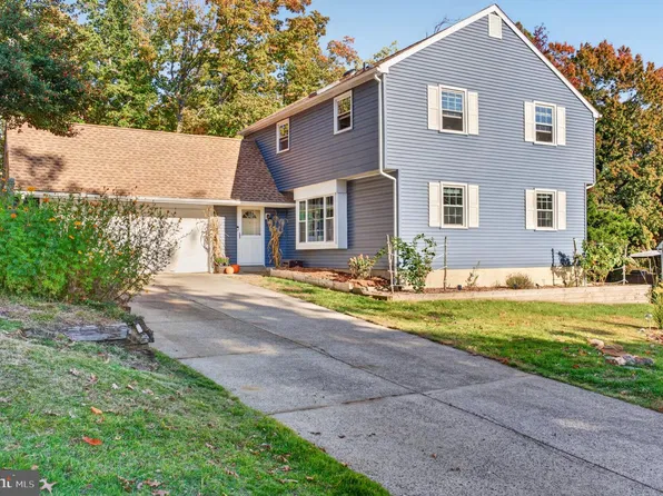 30 Cricket Ln, Turnersville, NJ 08012