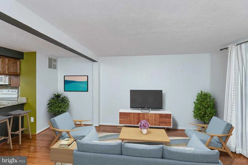 44 Shrewsbury Ct — Photo 1