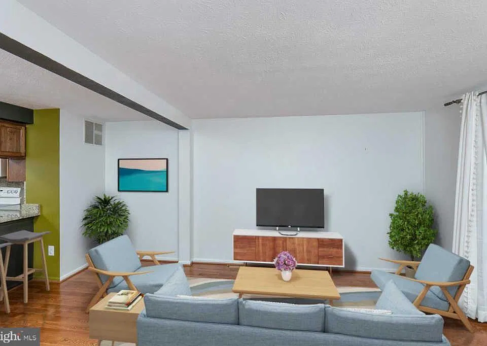 44 Shrewsbury Ct
