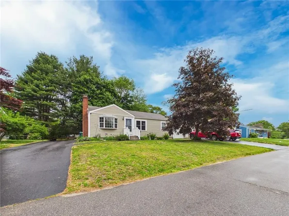 119 Gilbert St, Warwick, RI 02886