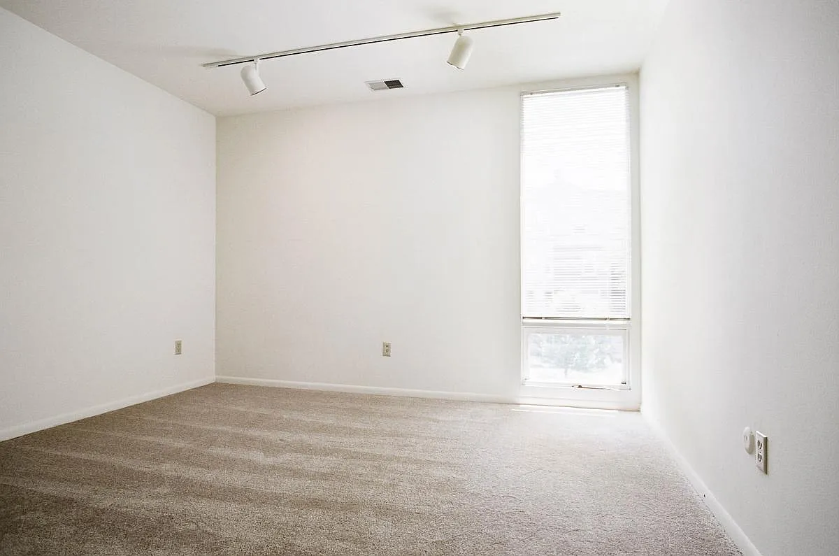 Building Photo - 6348 Marchand St #6