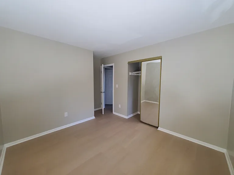 Medium bedroom
