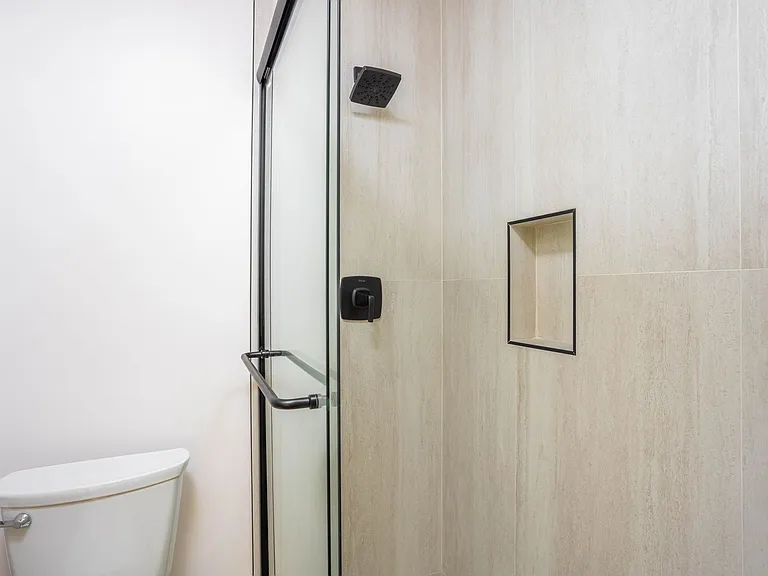 1811 Tamarind Ave — Photo 24