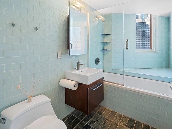 4th image of 206 E 95th St APT 19B
