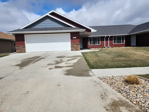 1327 Cherry Dr NE, Watertown, SD 57201