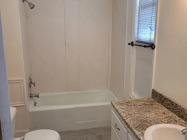 402 W 400 N — Photo 4