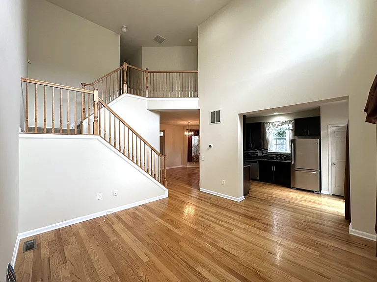 801 Juniper Ct — Photo 3